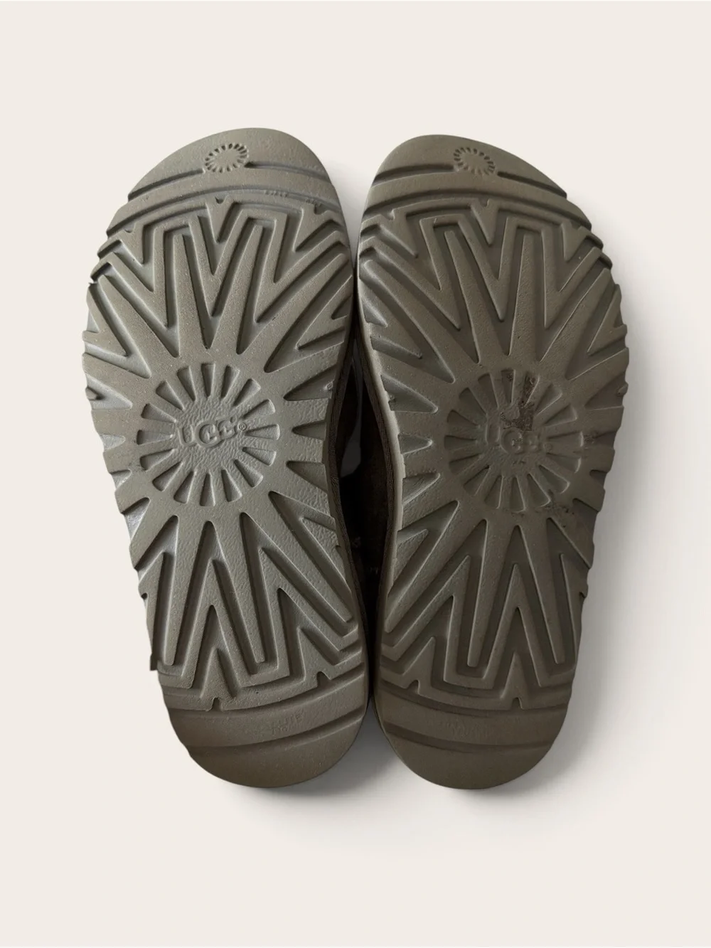 UGG Classic Short Suede Winter Boots in Gray